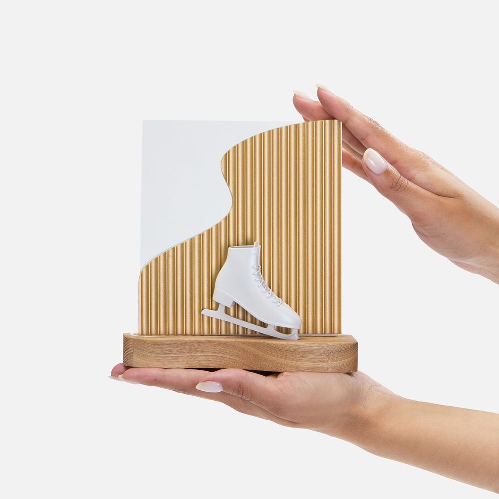 Стела Bravura c 3D-элементами — пример нанесения логотипа () | Print Logo